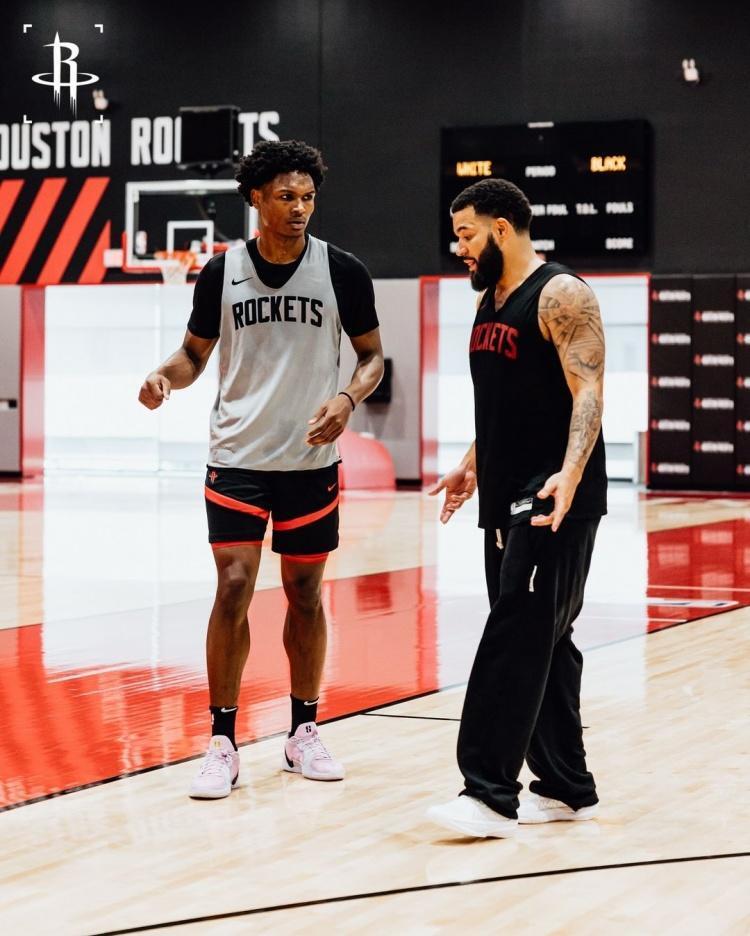 现得非常出 现得非常出