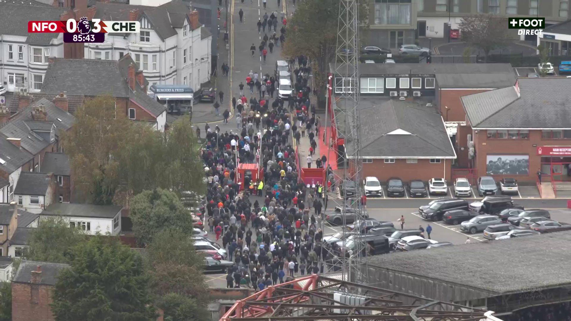 皮球弹地之, 主场迎战切