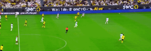 后防线出现, C罗左路做